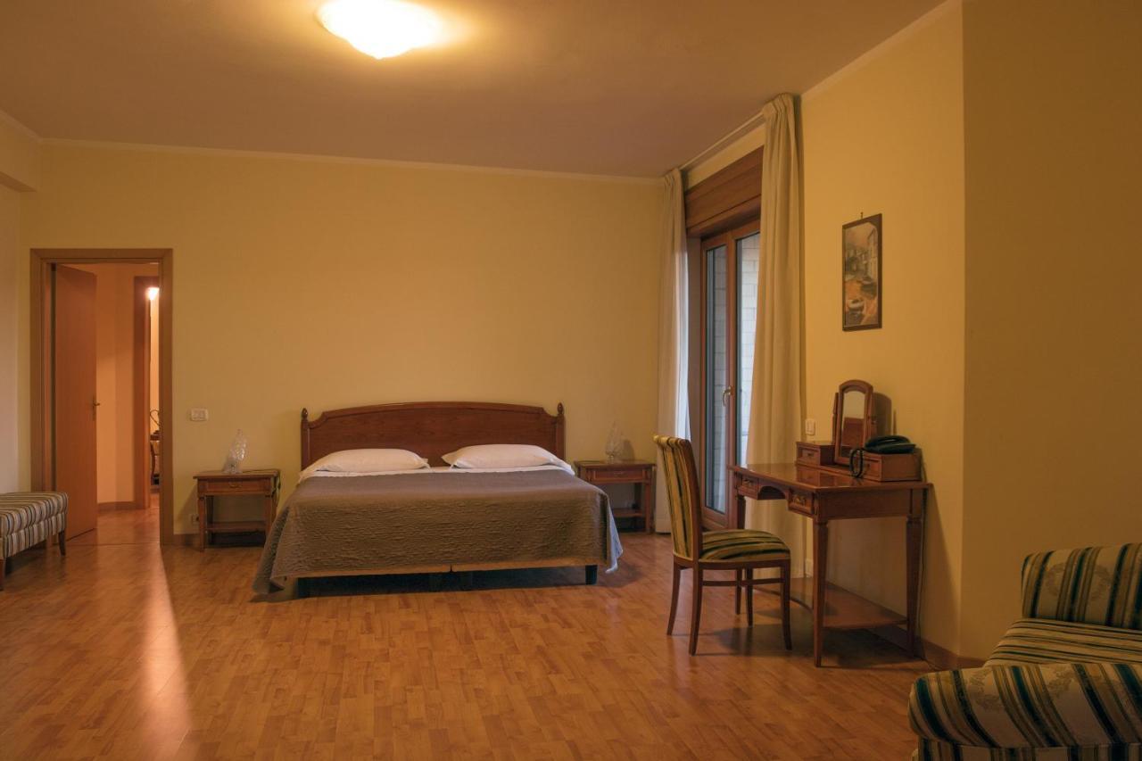 Ruggiero Park Hotel Vallo della Lucania Dış mekan fotoğraf
