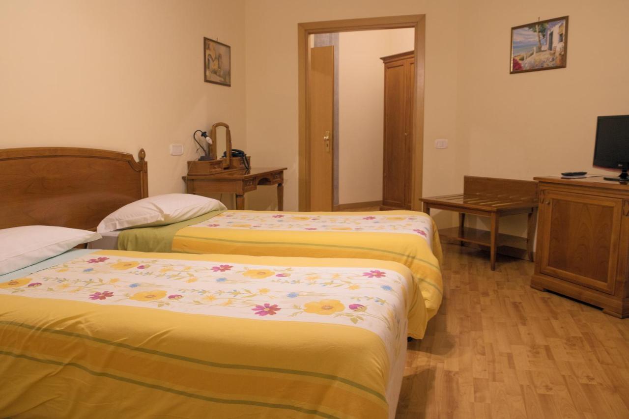 Ruggiero Park Hotel Vallo della Lucania Dış mekan fotoğraf
